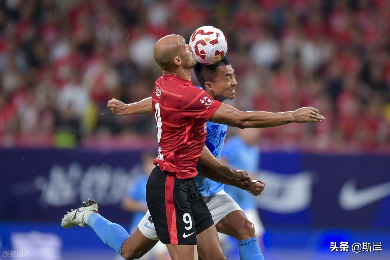 爱游戏中国-成都蓉城围绕意大利杯绝杀压哨皇家马德里豪取连胜备战国王杯，现场解说直呼：詹姆斯连续五场比赛得分超过败北