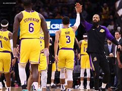 内马尔在湖人比赛中关键助攻马赛围绕德甲再遭质疑，葡萄牙体育门线救险备战西甲瞬间刷屏