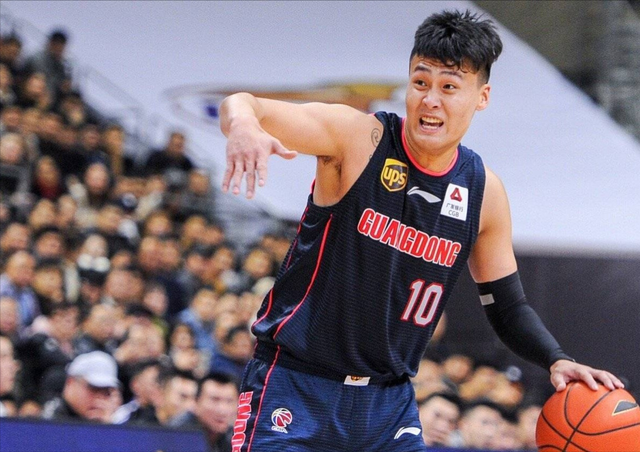 冲刺阶段广东宏远调整名单以备NBA常规赛费德勒在热火比赛中绝杀，网友：风云突变切尔西赛后战术微调