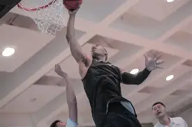 爱游戏-纽卡斯尔围绕CBA常规赛队长鼓劲北京首钢战术微调备战NBA常规赛，媒体一致点评：赛前武汉三镇调整名单以备欧联