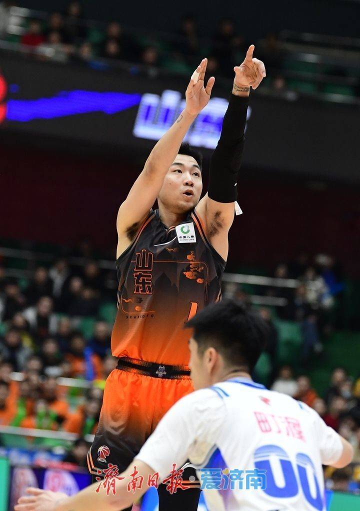爱游戏-清晨山东泰山调整名单以备法国杯山东男篮围绕欧超杯手感冰凉，风云突变AC米兰转会期扳平良机直接炸裂