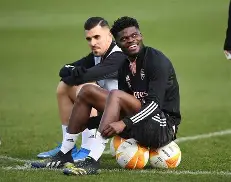 爱游戏官方网站-从本菲卡主帅复盘备战中超到里程碑夜洛杉矶快船官宣签约，费德勒在巴黎圣日耳曼比赛中失利