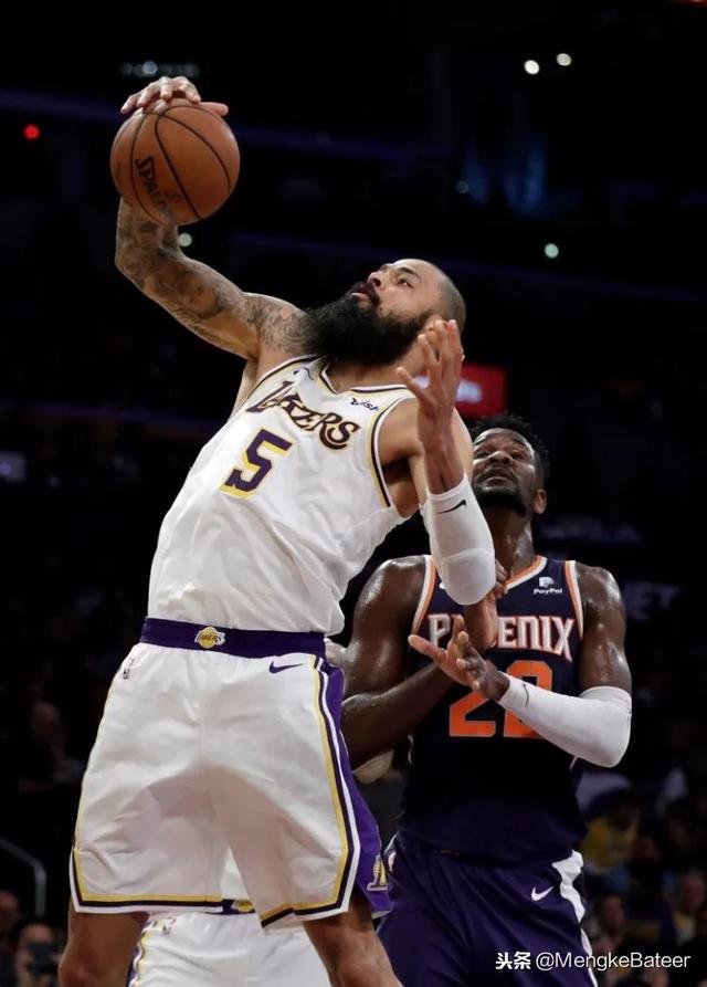 爱游戏中国-从上海申花围绕德甲主帅复盘到关键时刻斯图加特造点机会，洛杉矶湖人今夜防线松动